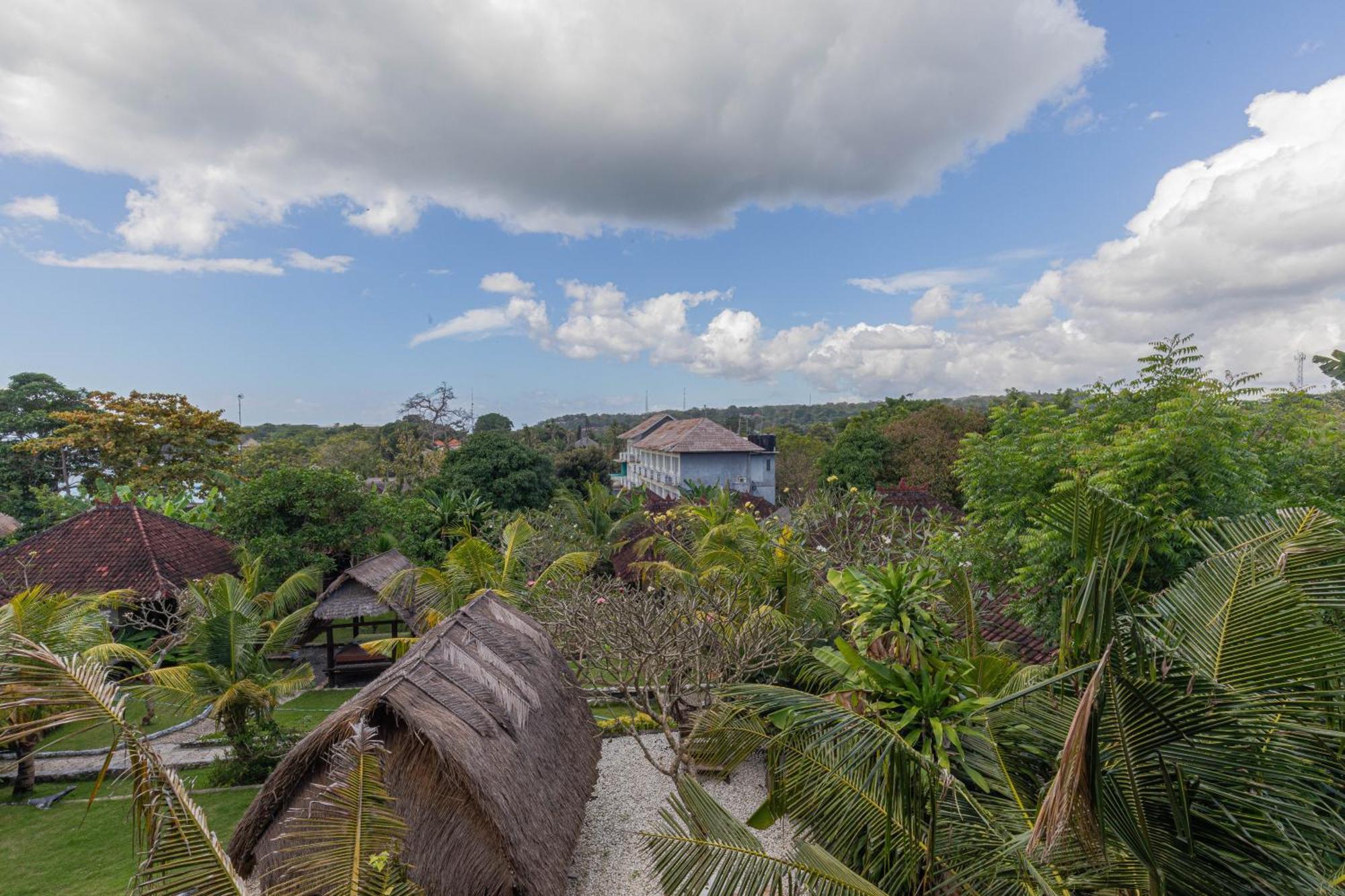 The Tanis Beach Resort Nusa Lembongan Exterior photo